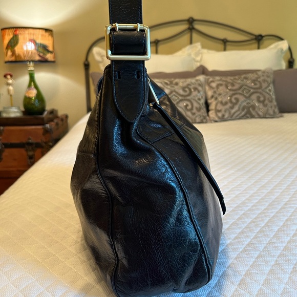 Hobo International Brand Shoulder Bag in distressed Black Leather - Picture 5 of 14